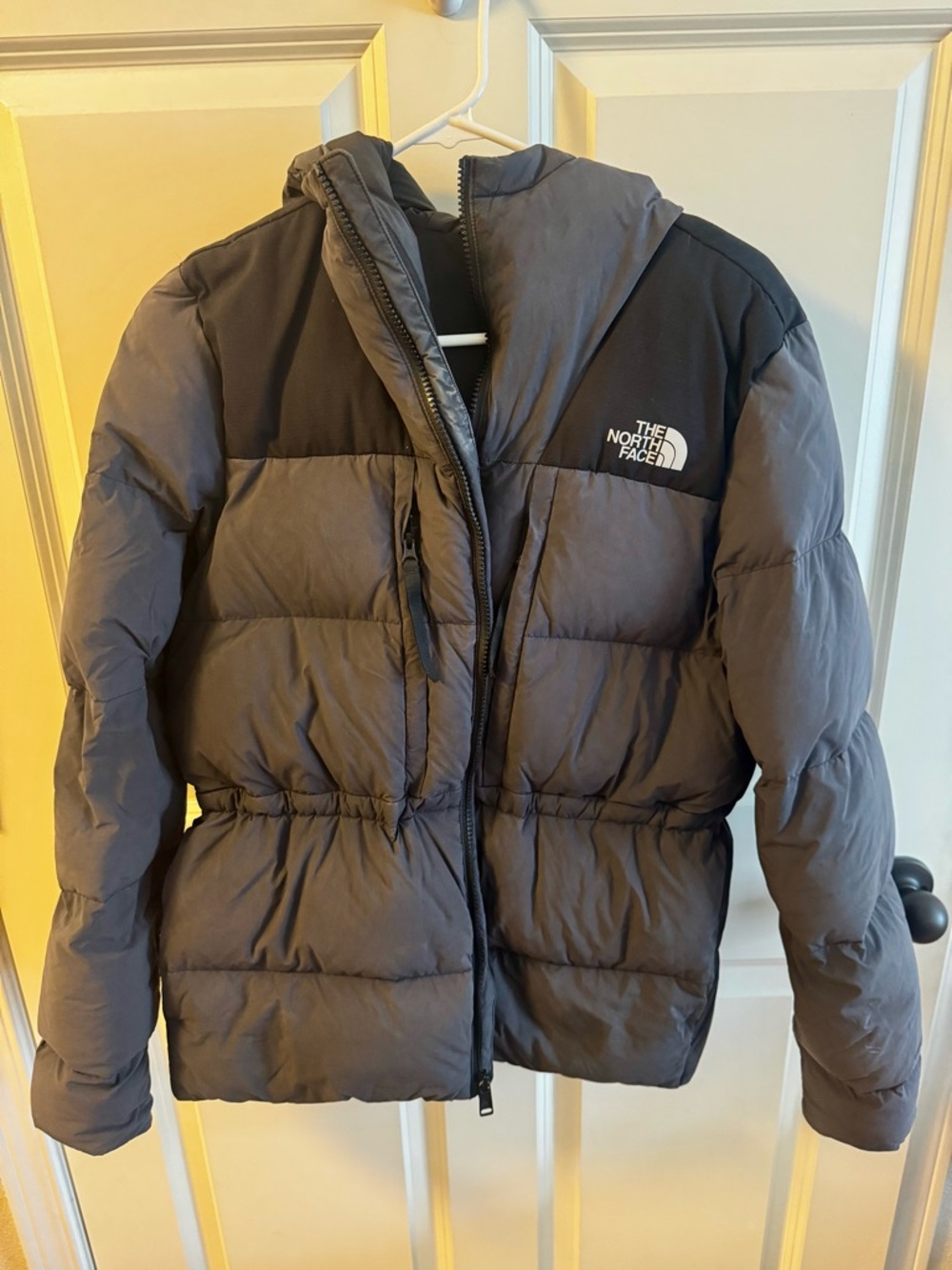 The North Face Two-Tone Gray and Black Puffer Jacket 550 model